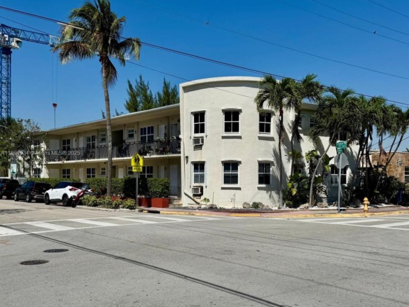 605 77th St, Miami Beach FL 33141 — #A11894934