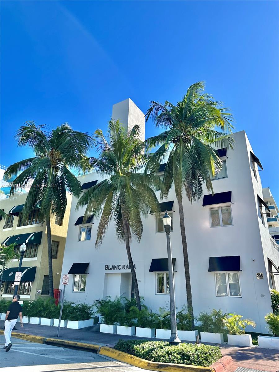 1ad5be0d-6057 205 Collins Ave, Miami Beach FL 33139 — #A11829788