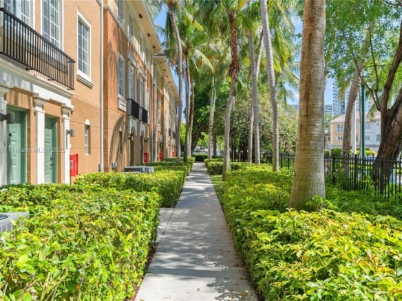 2811 NE 185th St # 804, Aventura FL 33180 — #A11829891