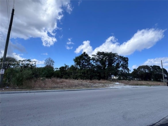 875 JOE LOUIS AVE, Pahokee FL 33476 — #A11830184