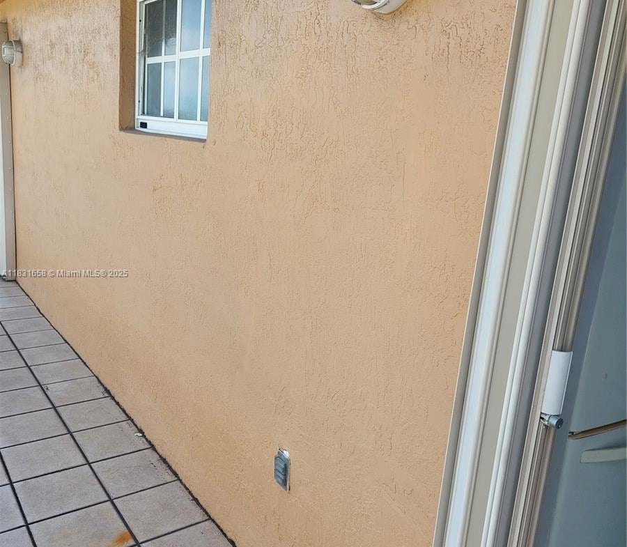900