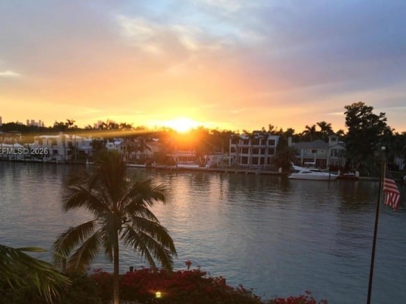 5700 Collins Ave # 6J, Miami Beach FL 33140 — #A11832817