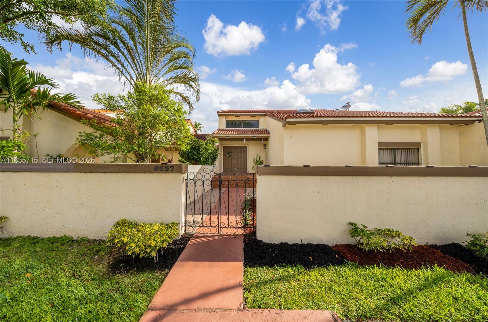 1ad5be0d-6229 6637 NW 181st Ln, Hialeah FL 33015 — #A11835715