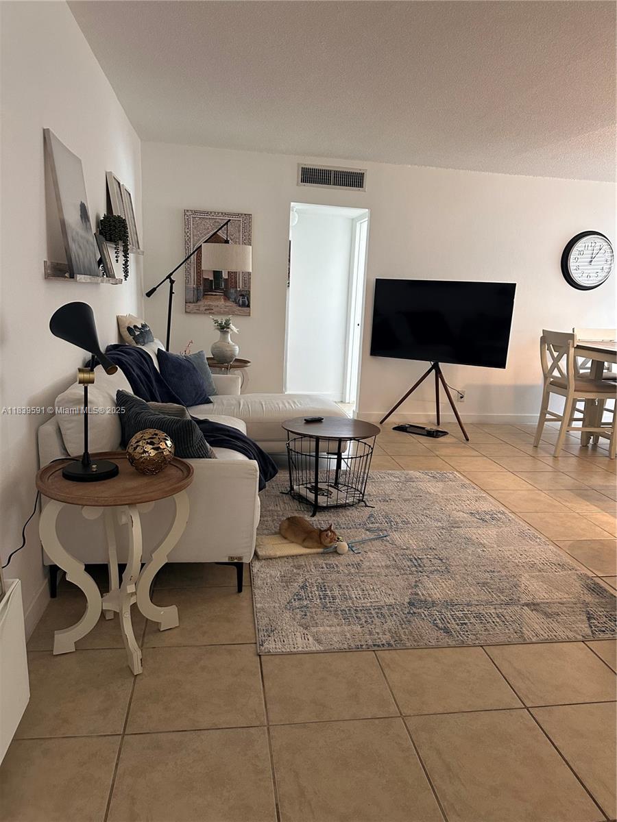 1ad5be0d-6344 1100 NE 1st Ct # 103, Hallandale Beach FL 33009 — #A11839591