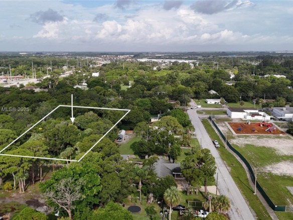 1 Tennessee Ave, Fort Pierce FL 34947 — #A11840647