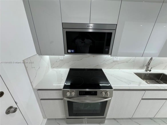 18031 Biscayne Blvd # 502, Aventura FL 33160 — #A11841975