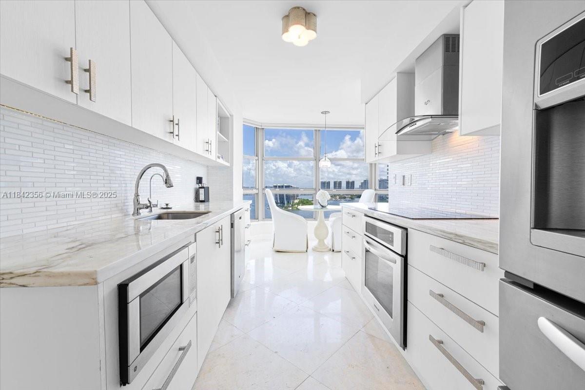 1ad5be0d-6449 3500 Mystic Pointe Dr # 2101, Aventura FL 33180 — #A11842356