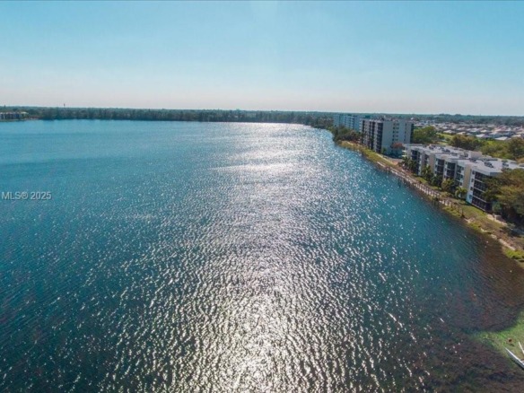 110 Lake Emerald Dr # 403, Oakland Park FL 33309 — #A11842645