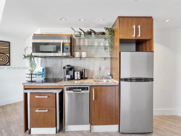 1060 Ocean Dr # D303, Miami Beach FL 33139 — #A11845647