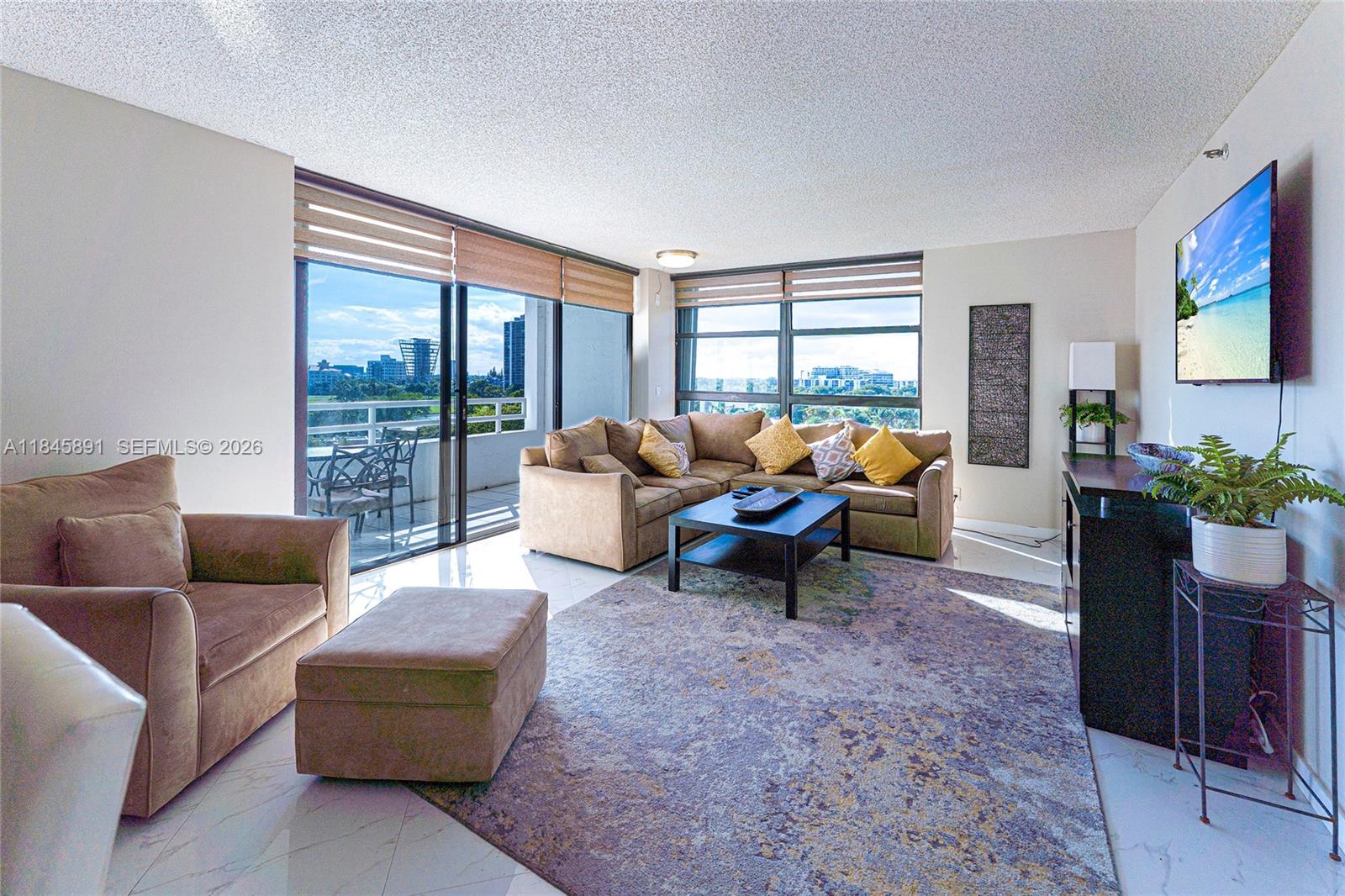 1ad5be0d-6581 20225 NE 34th Ct # 818, Aventura FL 33180 — #A11845891