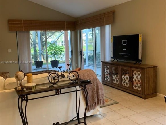 231 W Canterbury Dr W, Palm Beach Gardens FL 33418 — #A11846579