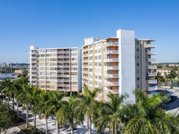 2025 NE 164th St # 914, North Miami Beach FL 33162 — #A11848319