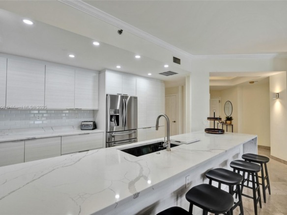 3700 Island Blvd # C206, Aventura FL 33160 — #A11848608