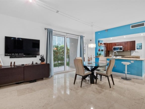 19900 E Country Club Dr # 212, Aventura FL 33180 — #A11849546
