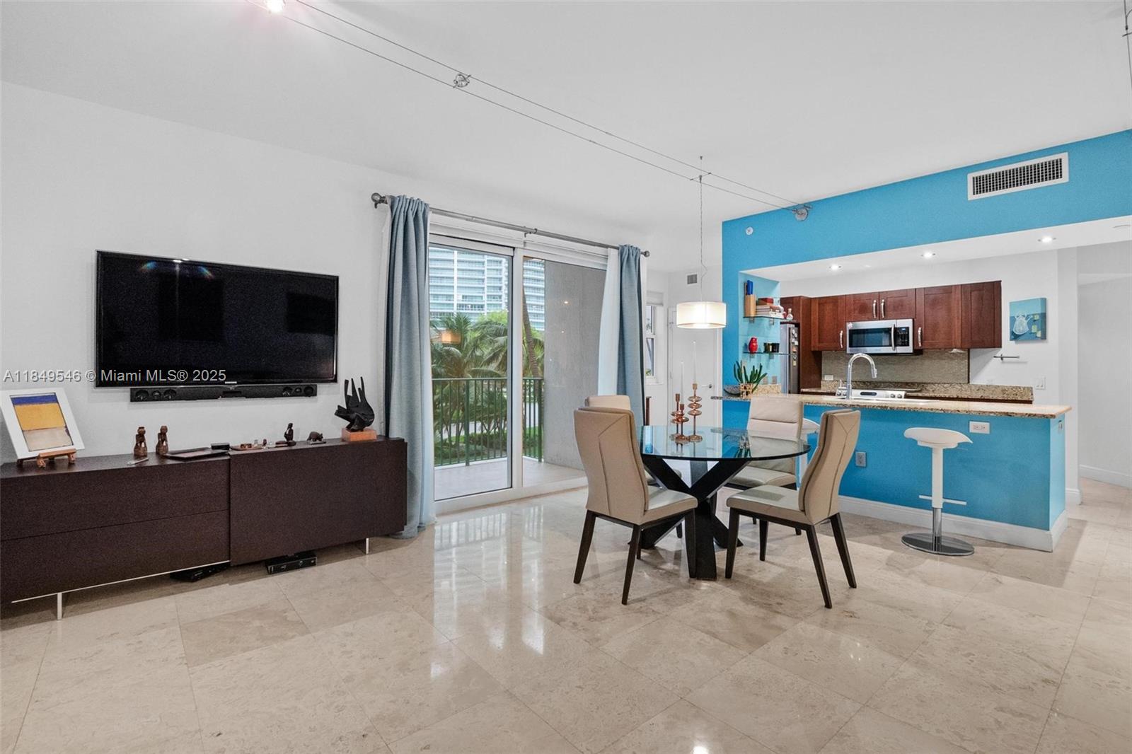 19900 E Country Club Dr # 212, Aventura FL 33180 — #A11849546