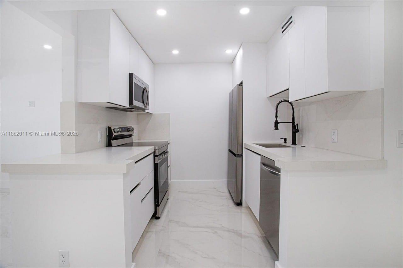 1ad5be0d-6805 13250 SW 7th Ct # 204L, Pembroke Pines FL 33027 — #A11852011