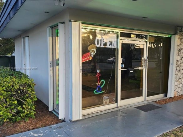 510 s state RD 7, Plantation FL 33317 — #A11854359