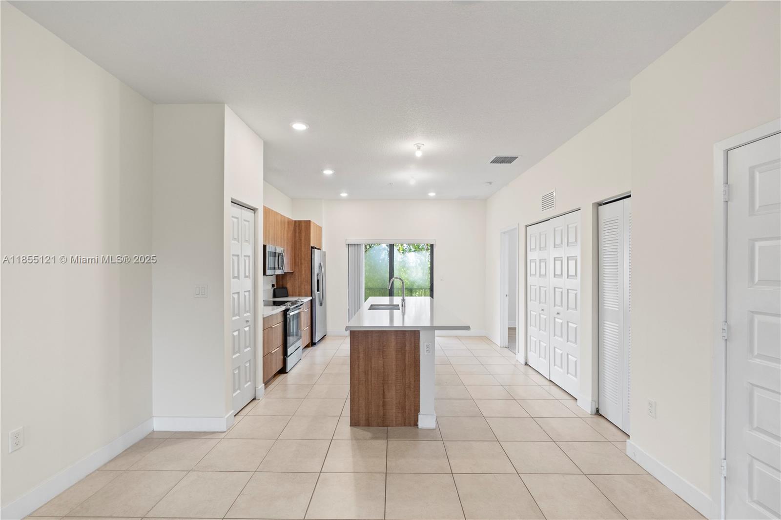 1ad5be0d-6940 7831 NW 104th Ave # 22, Doral FL 33178 — #A11855121