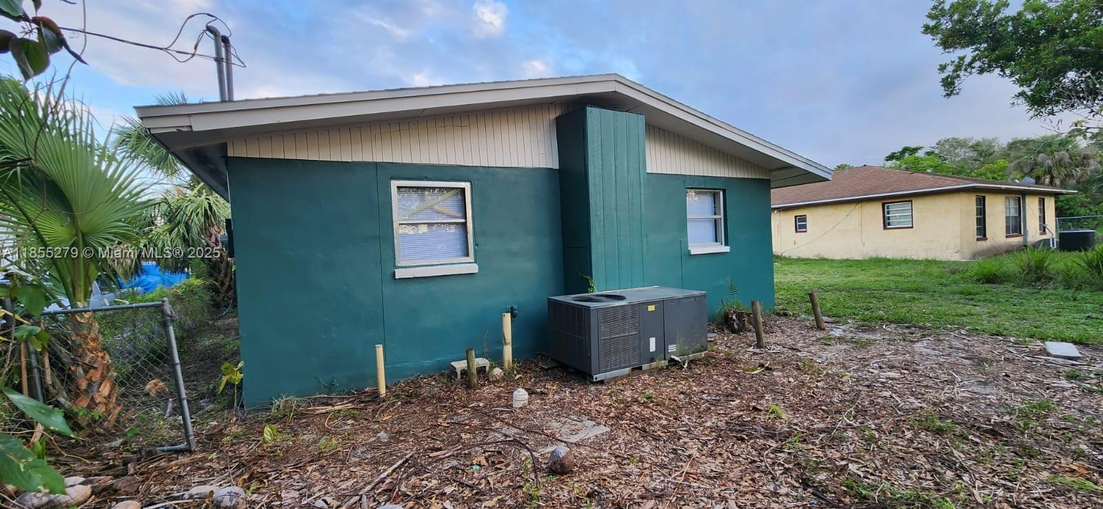 1ad5be0d-6943 3147 Economy, Fort Myers FL 33916 — #A11855279