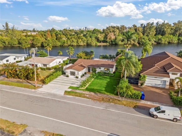 209 N 31st Ave # 1, Hollywood FL 33021 — #A11857304