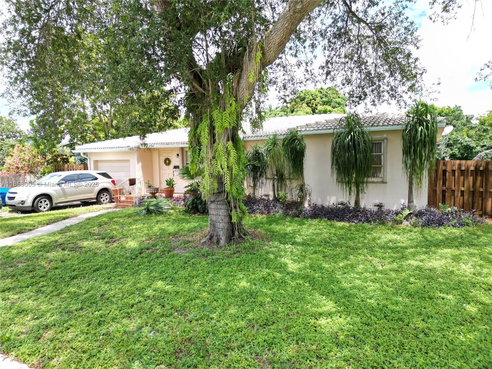 default 2527 Fillmore St, Hollywood FL 33020 — #A11858005