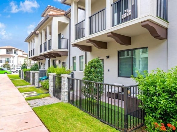 4450 NW 83rd Pkwy, Doral FL 33166 — #A11858296