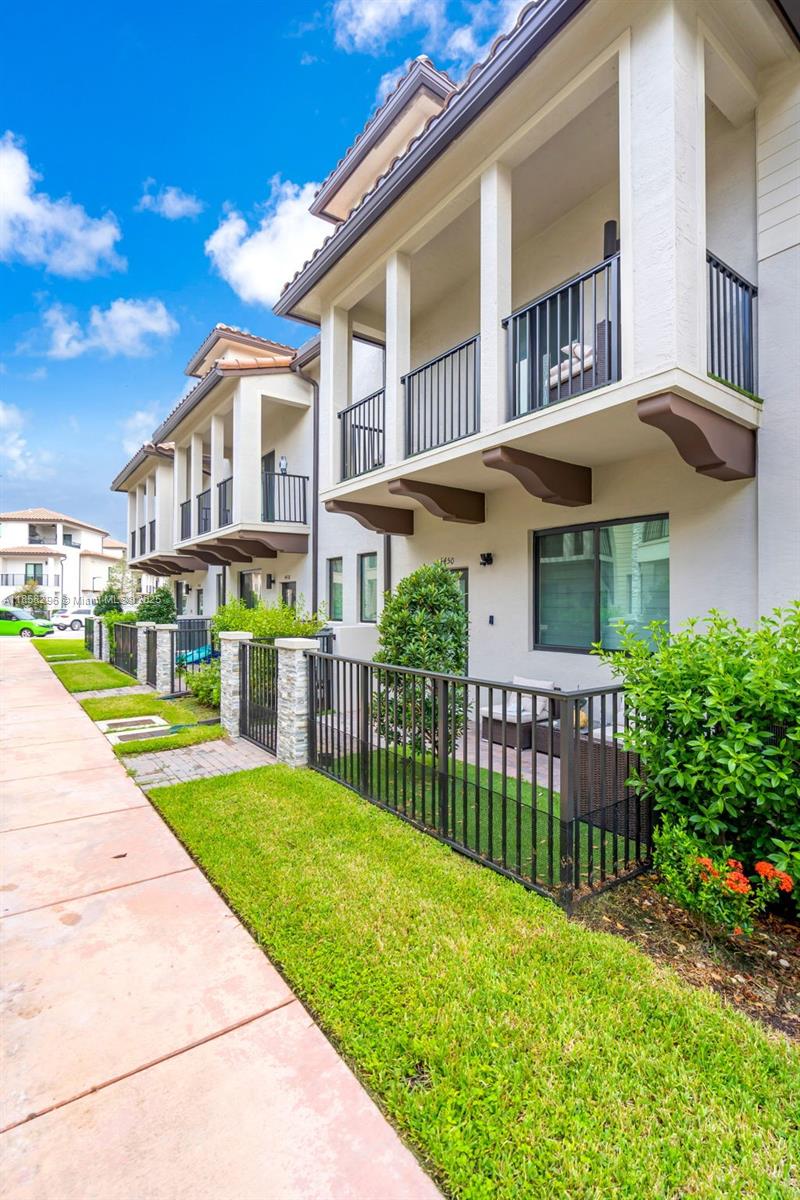 1ad5be0d-7071 4450 NW 83rd Pkwy, Doral FL 33166 — #A11858296