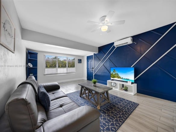 817 SW 12th St, Fort Lauderdale FL 33315 — #A11859524