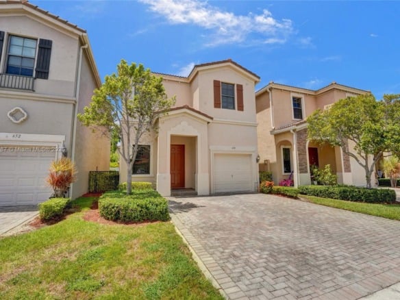 650 NE 191st Ter, Miami FL 33179 — #A11859787
