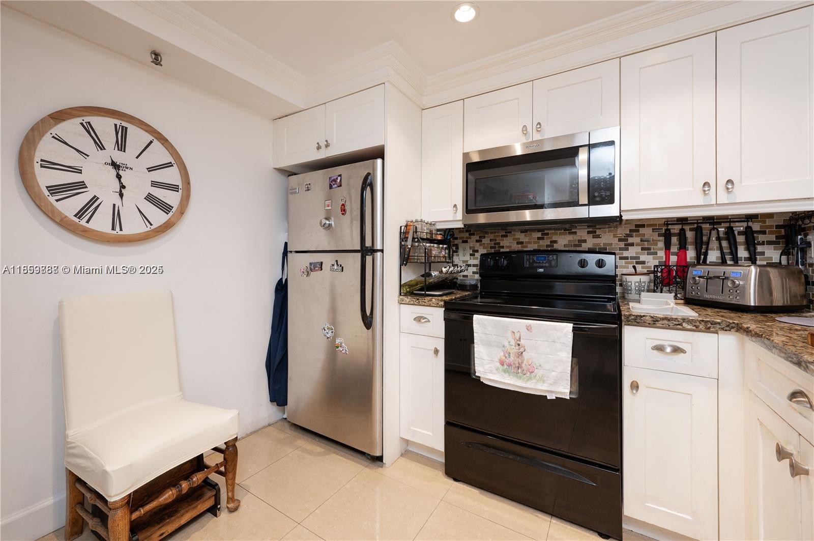 1ad5be0d-7137 1621 Collins Ave # 302, Miami Beach FL 33139 — #A11859888