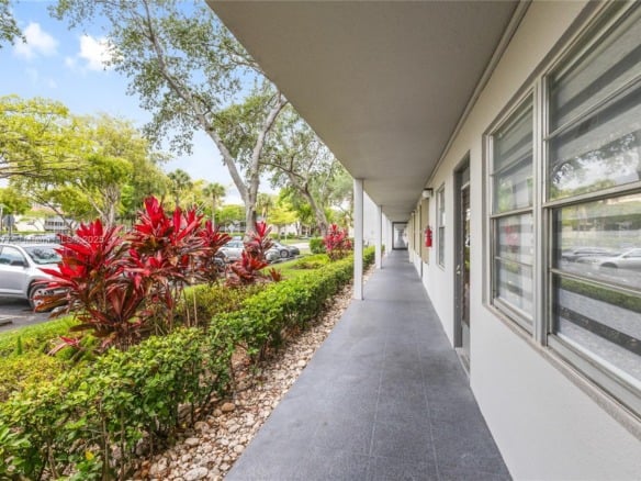 251 SW 132 way # 114H, Pembroke Pines FL 33027 — #A11860077