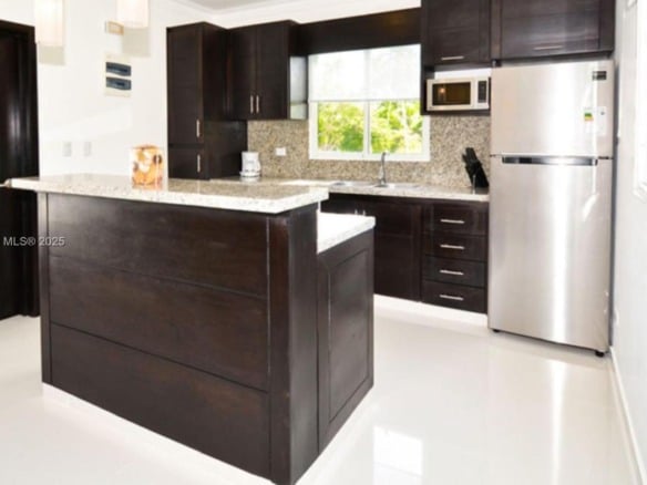 Los Corales Los Corales # 101, La — #A11860093