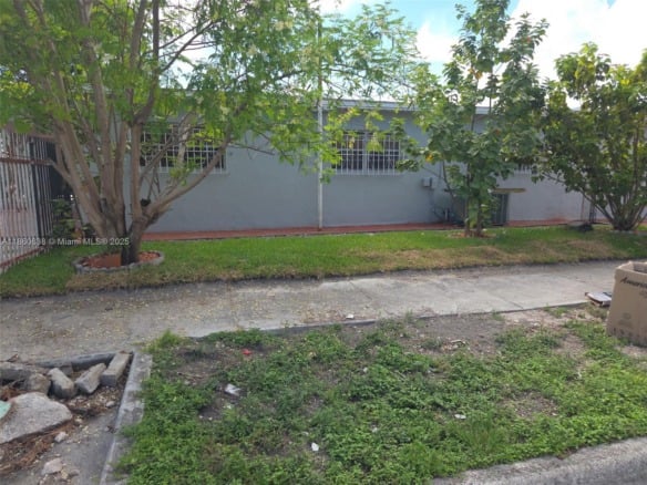 965 W 23rd St, Hialeah FL 33010 — #A11860638