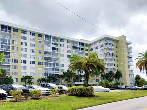4400 Hillcrest Dr # 1005A, Hollywood FL 33021 — #A11861202