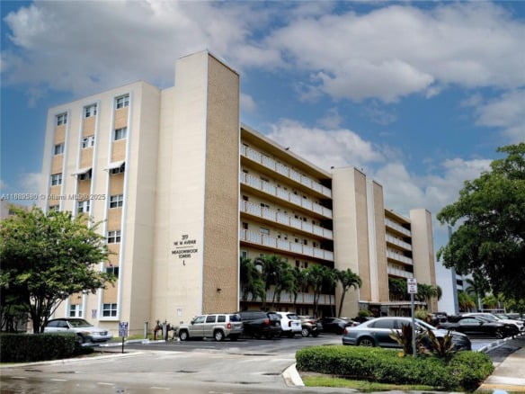 319 NE 14th Ave # 505, Hallandale Beach FL 33009 — #A11862580