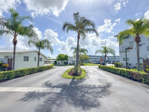 2300 Park Ln # 105, Hollywood FL 33021 — #A11864469