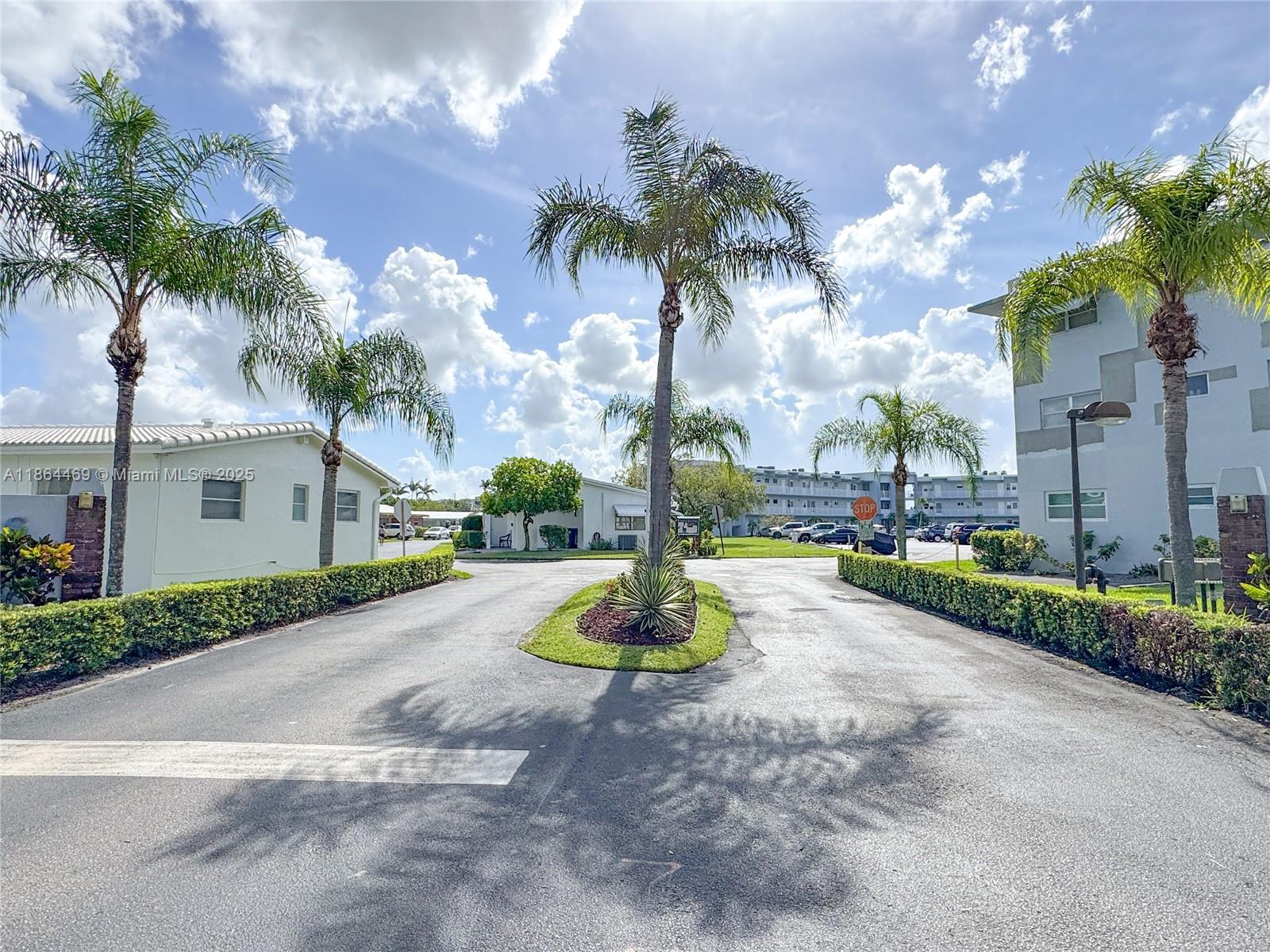 1ad5be0d-7344 2300 Park Ln # 105, Hollywood FL 33021 — #A11864469