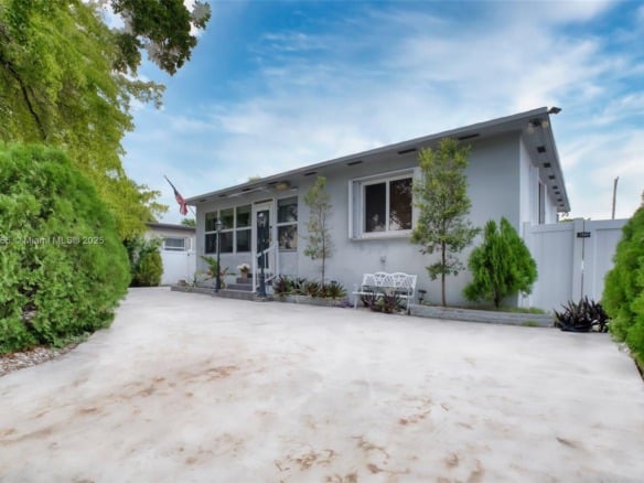 1923 Dewey St, Hollywood FL 33020 — #A11864665