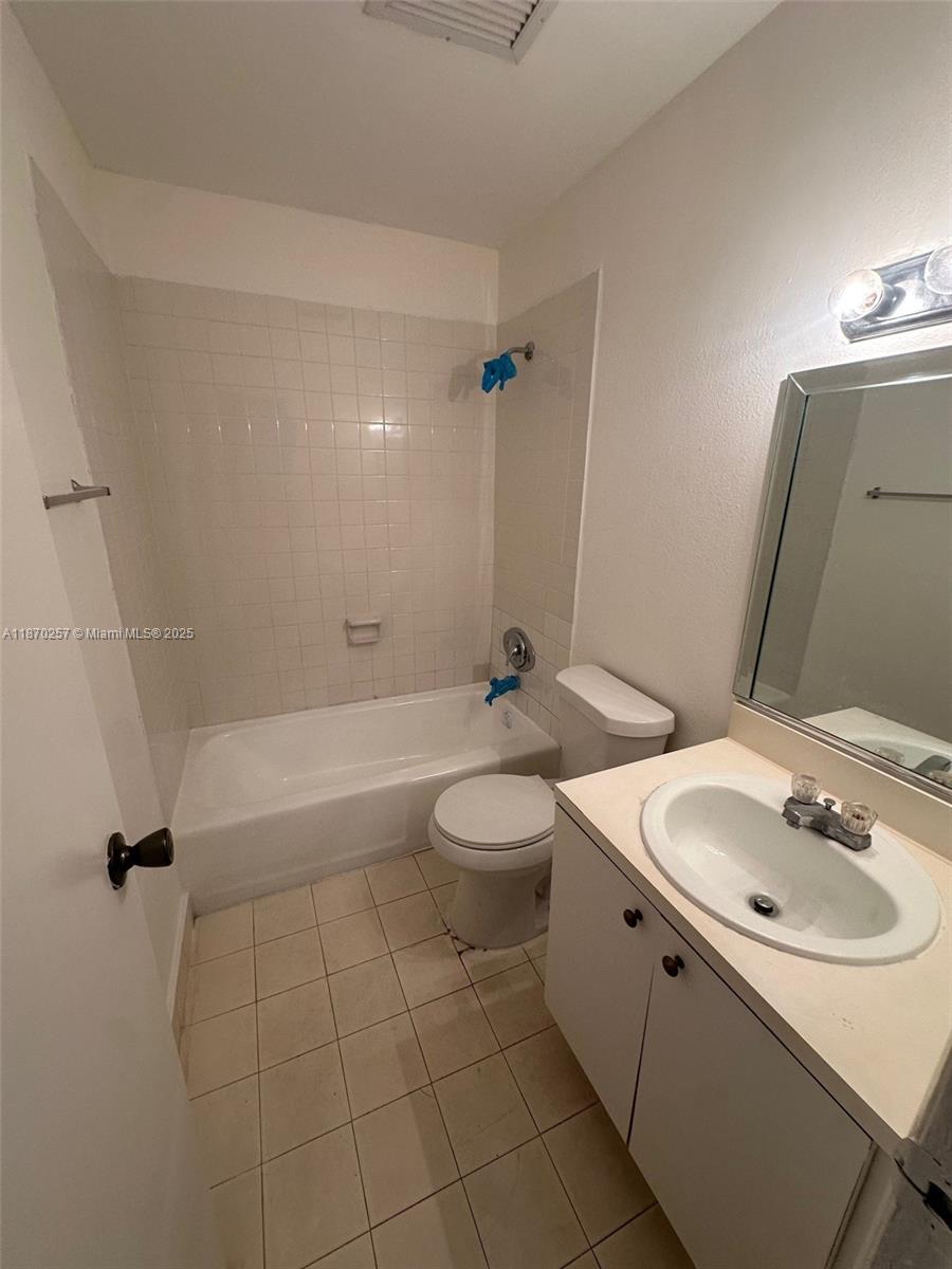 1ad5be0d-7580 17911 NW 68th Ave # N206, Hialeah FL 33015 — #A11870257
