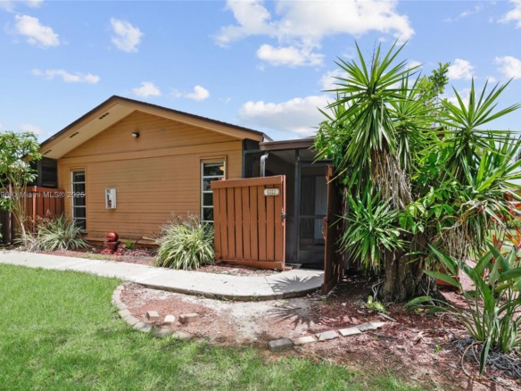 6322 Royal Woods Dr, Fort Myers FL 33908 — #A11845896