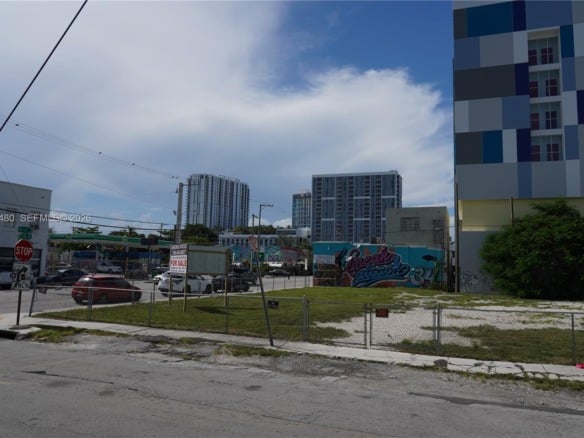 215 NE 25 STREET, Miami FL 33137 — #A11870480