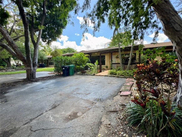13527 SW 101st Ln, Miami FL 33186 — #A11870548