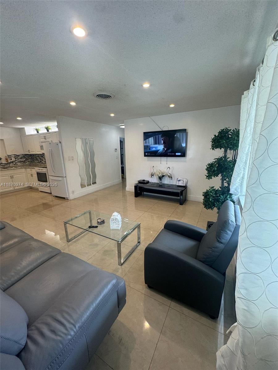 4808 NW 27th Ter, Tamarac FL 33309 — #A11870974