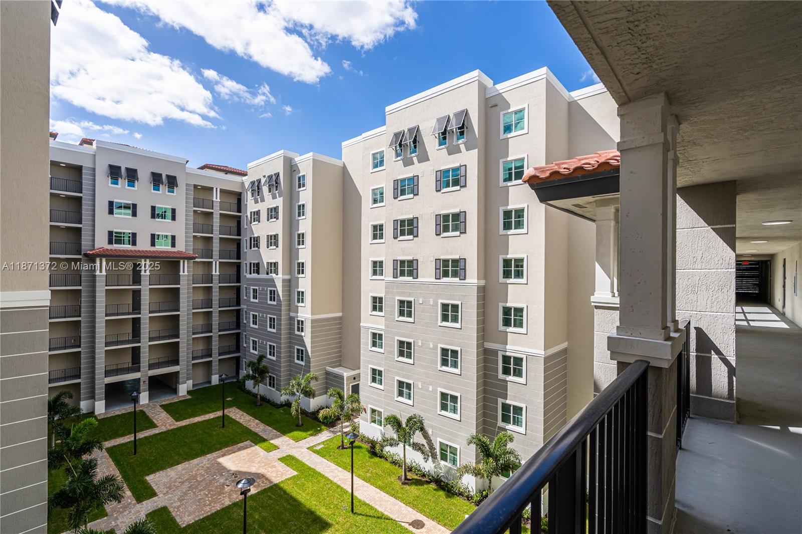 1ad5be0d-7645 400 NW 112th Ave # 818, Sweetwater FL 33172 — #A11871372