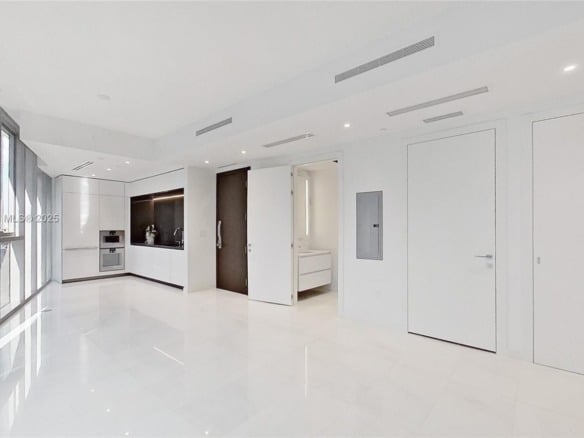 300 Biscayne Blvd Way # 506E, Miami FL 33131 — #A11871631