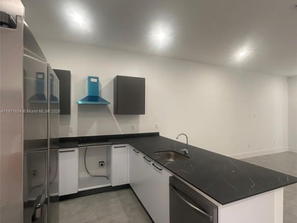 2423 NW 23rd Ln, Fort Lauderdale FL 33311 — #A11871634