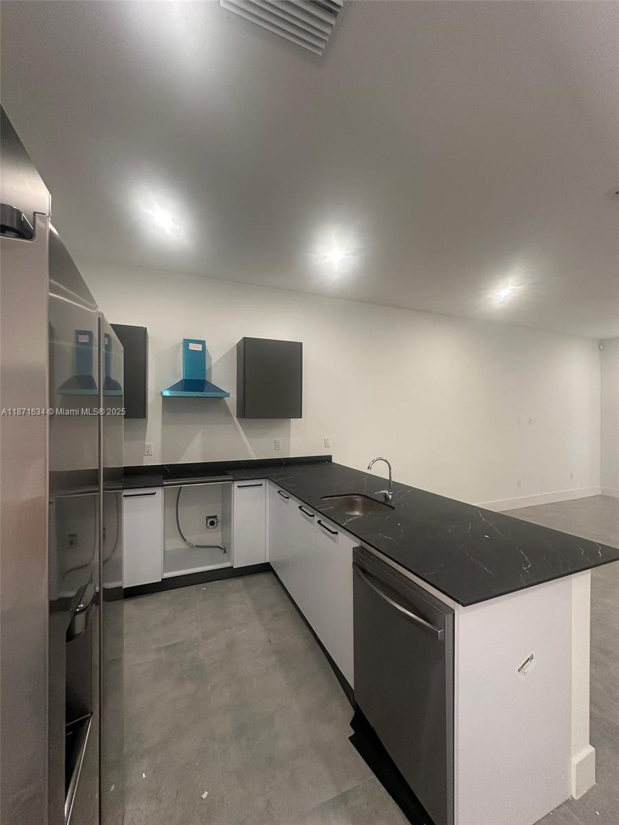 1ad5be0d-7665 2423 NW 23rd Ln, Fort Lauderdale FL 33311 — #A11871634