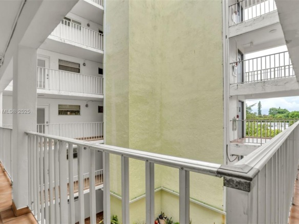 8001 Crespi Blvd # 4B, Miami Beach FL 33141 — #A11872145