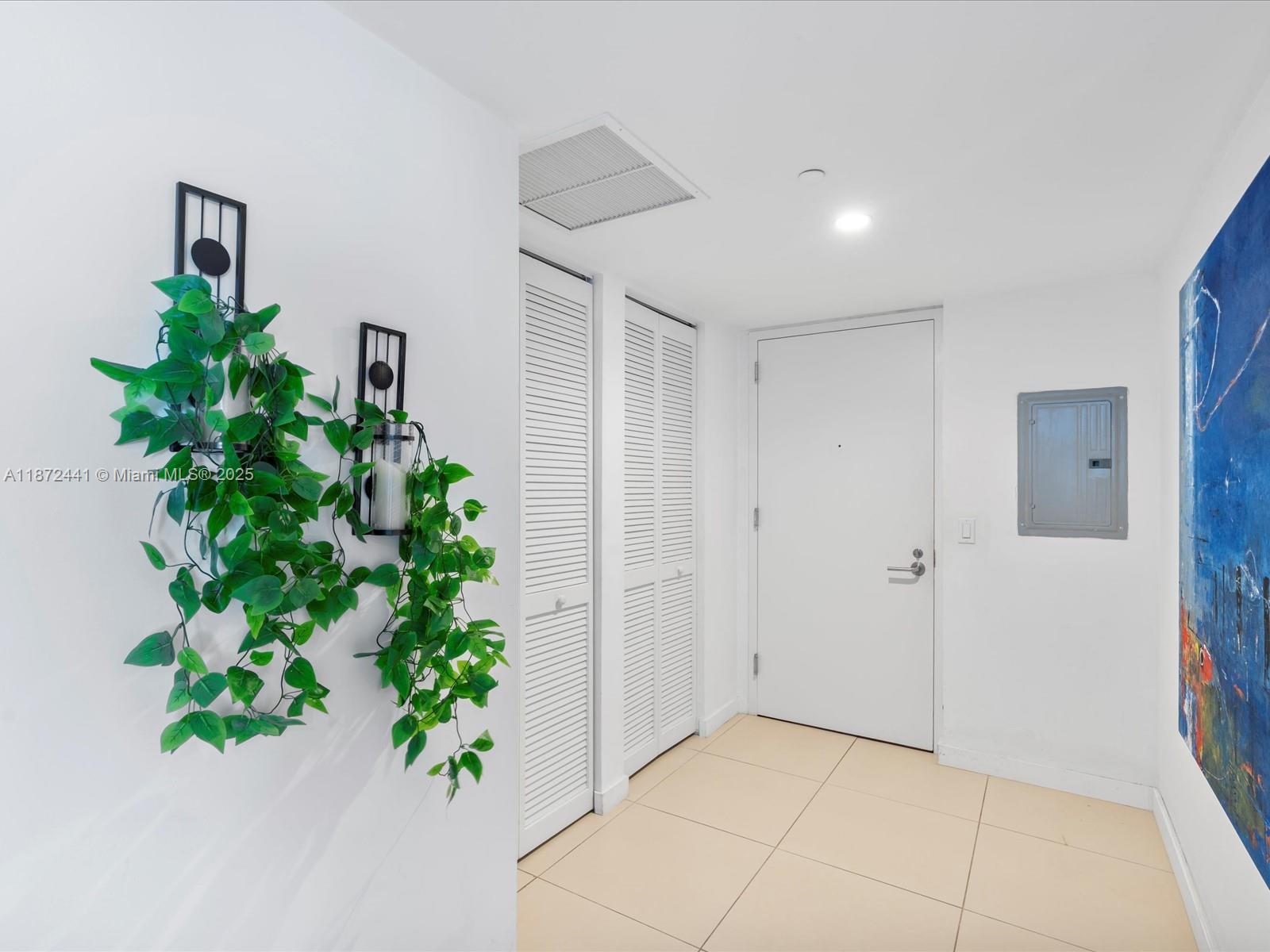1ad5be0d-7701 31 SE 6th St # 802, Miami FL 33131 — #A11872441