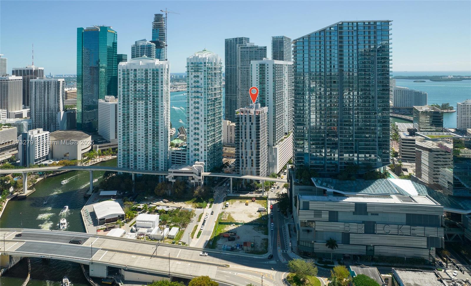 1ad5be0d-7744 31 SE 6th St # 304, Miami FL 33131 — #A11873279
